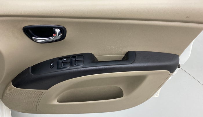 2014 Hyundai i10 SPORTZ 1.1 IRDE2, Petrol, Manual, 89,433 km, Driver Side Door Panels Control