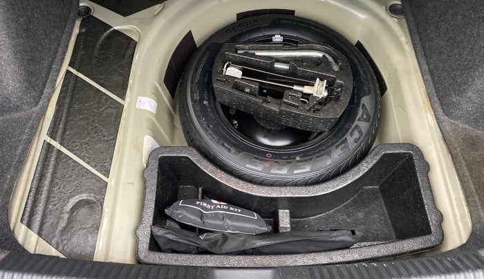 2013 Volkswagen Vento HIGHLINE DIESEL, Diesel, Manual, 72,587 km, Spare Tyre