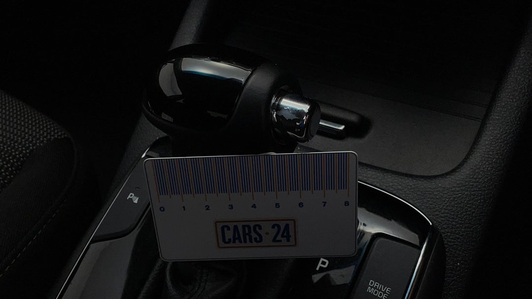 2017 Kia Cerato Sport, Automatic, 74935 km, Gear Lever Knob Wear