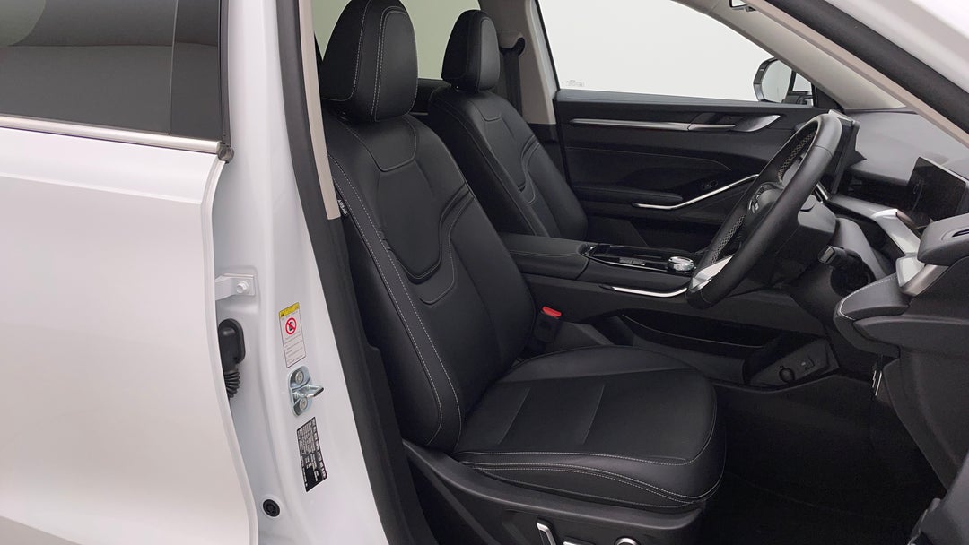 2023 GWM Haval H6 Ultra Hybrid, Automatic, 17559 km, Right Side Front Door Cabin View