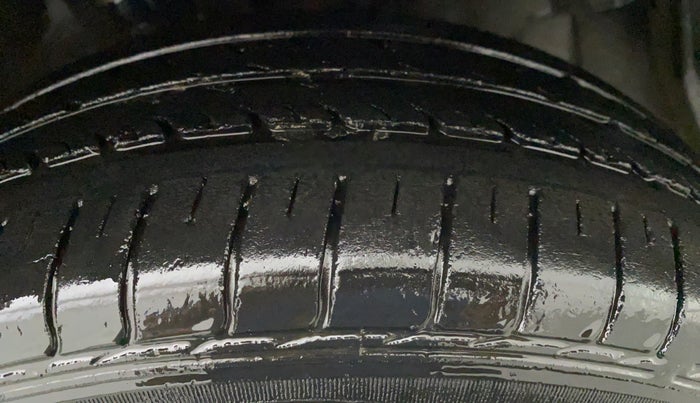 2015 Honda Brio S MT, Petrol, Manual, 47,421 km, Left Front Tyre Tread