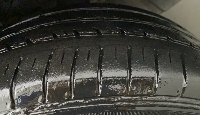 2015 Honda Brio S MT, Petrol, Manual, 47,421 km, Left Rear Tyre Tread