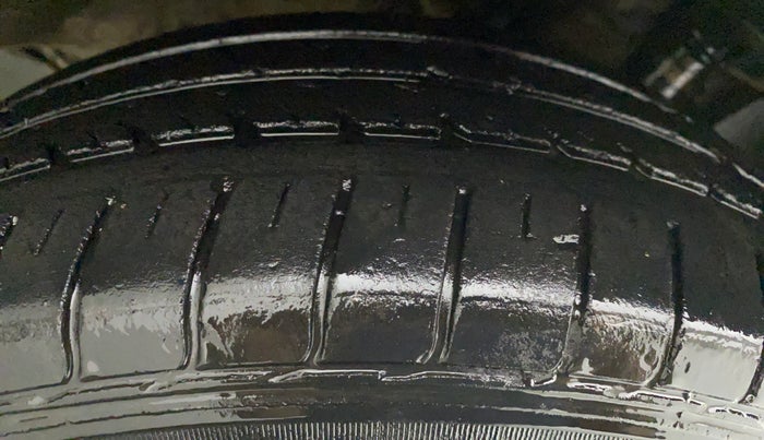 2015 Honda Brio S MT, Petrol, Manual, 47,421 km, Right Rear Tyre Tread