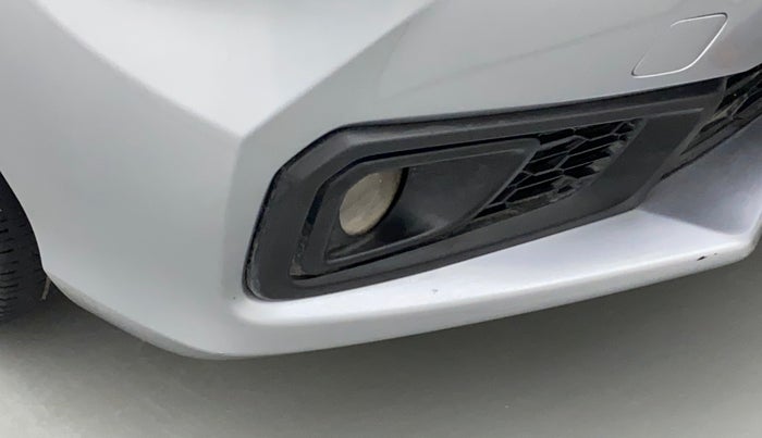 2019 Honda Amaze 1.2L I-VTEC VX, Petrol, Manual, 73,649 km, Right fog light - Not fixed properly