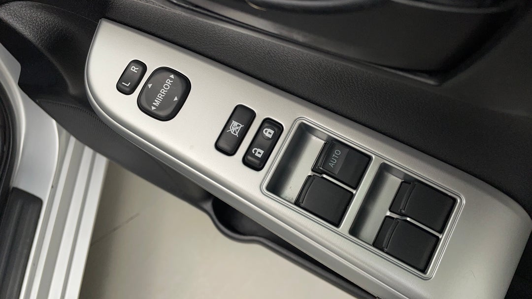 2016 Toyota Camry Altise, Automatic, 92671 km, Drivers Side Door Panel Controls