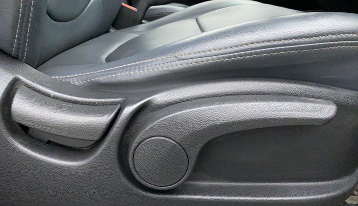 2017 Hyundai Creta 1.6 SX PLUS AUTO PETROL, Petrol, Automatic, 36,374 km, Driver Side Adjustment Panel