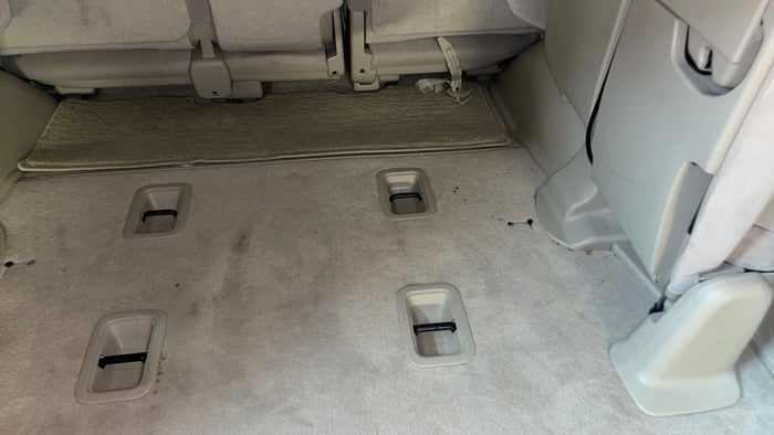 TOYOTA LAND CRUISER-Flooring Stain