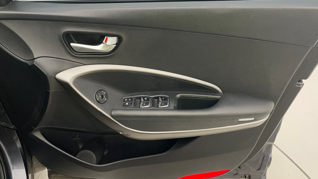 2016 Hyundai Santa Fe Active Crdi (4x4), Automatic, 141167 km, Speaker View