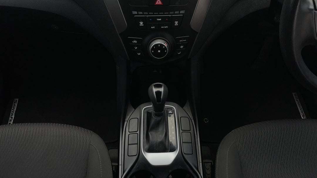 2016 Hyundai Santa Fe Active Crdi (4x4), Automatic, 141167 km, Gear Lever 