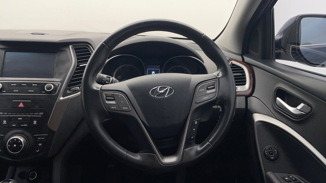 2016 Hyundai Santa Fe Active Crdi (4x4), Automatic, 141167 km, Steering Wheel Close-up