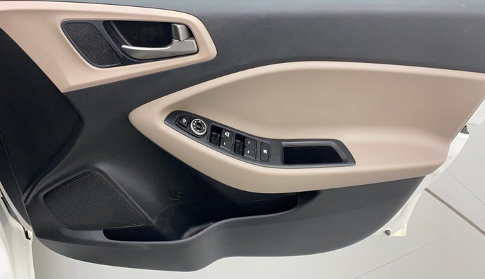 2017 Hyundai Elite i20 SPORTZ 1.2, Petrol, Manual, 1,23,216 km, Driver Side Door Panels Control