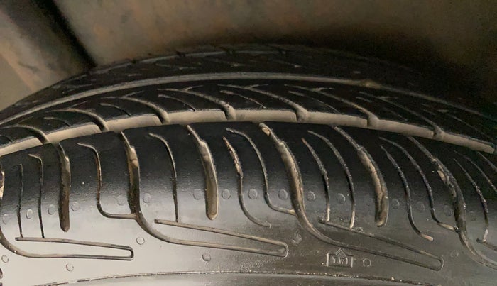 2011 Maruti Swift VXI, Petrol, Manual, 48,835 km, Right Rear Tyre Tread