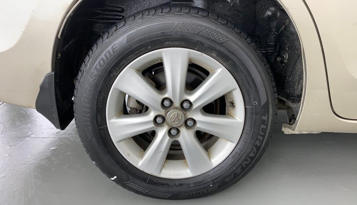 2015 Toyota Corolla Altis G, Petrol, Manual, 66,156 km, Right Rear Wheel