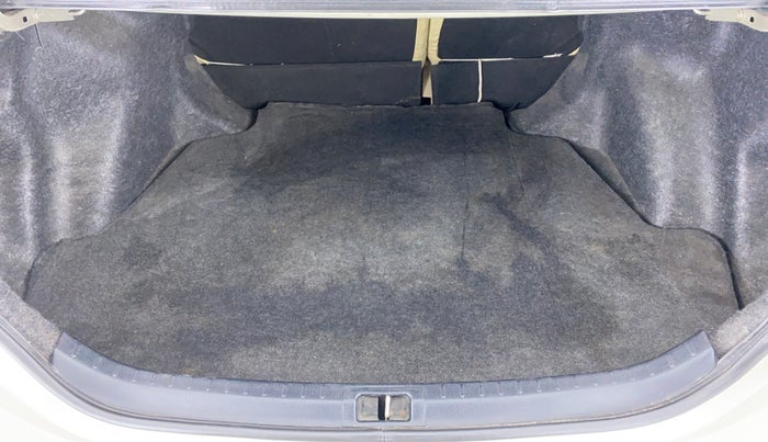 2015 Toyota Corolla Altis G, Petrol, Manual, 66,156 km, Boot Inside