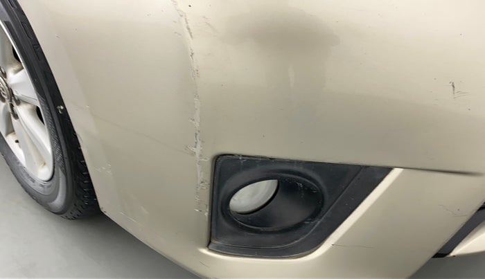 2015 Toyota Corolla Altis G, Petrol, Manual, 66,156 km, Front bumper - Minor scratches