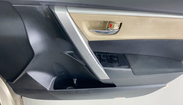 2015 Toyota Corolla Altis G, Petrol, Manual, 66,156 km, Driver Side Door Panels Control