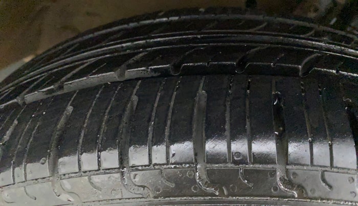 2017 Maruti Swift ZXI D, Petrol, Manual, 53,064 km, Left Rear Tyre Tread