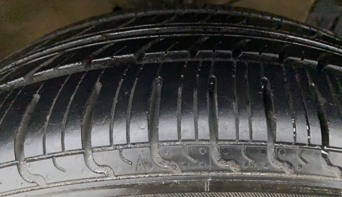 2017 Maruti Swift ZXI D, Petrol, Manual, 53,064 km, Left Front Tyre Tread