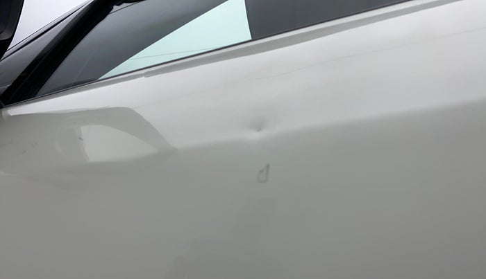 2017 Maruti Swift ZXI D, Petrol, Manual, 53,064 km, Front passenger door - Slightly dented