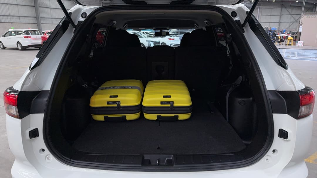 2023 Mitsubishi Outlander Ls 7 Seat (AWD), Automatic, 57976 km, Boot Inside View with Luggage