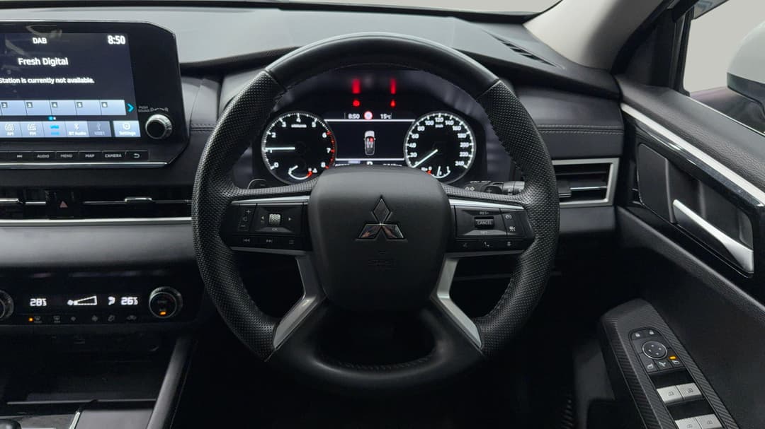 2023 Mitsubishi Outlander Ls 7 Seat (AWD), Automatic, 57976 km, Steering Wheel Close-up