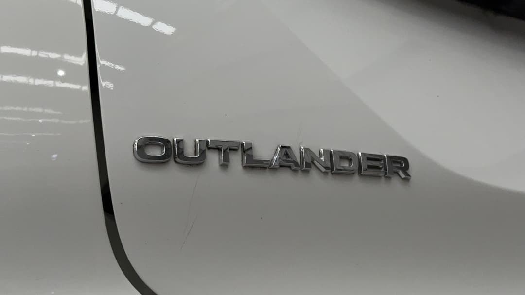 2023 Mitsubishi Outlander Ls 7 Seat (AWD), Automatic, 57976 km, Badge (Boot Left Side)