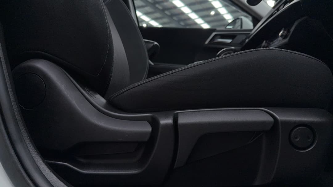 2023 Mitsubishi Outlander Ls 7 Seat (AWD), Automatic, 57976 km, Drivers Side Adjustment Panel