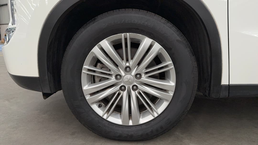 2023 Mitsubishi Outlander Ls 7 Seat (AWD), Automatic, 57976 km, Left Front Wheel