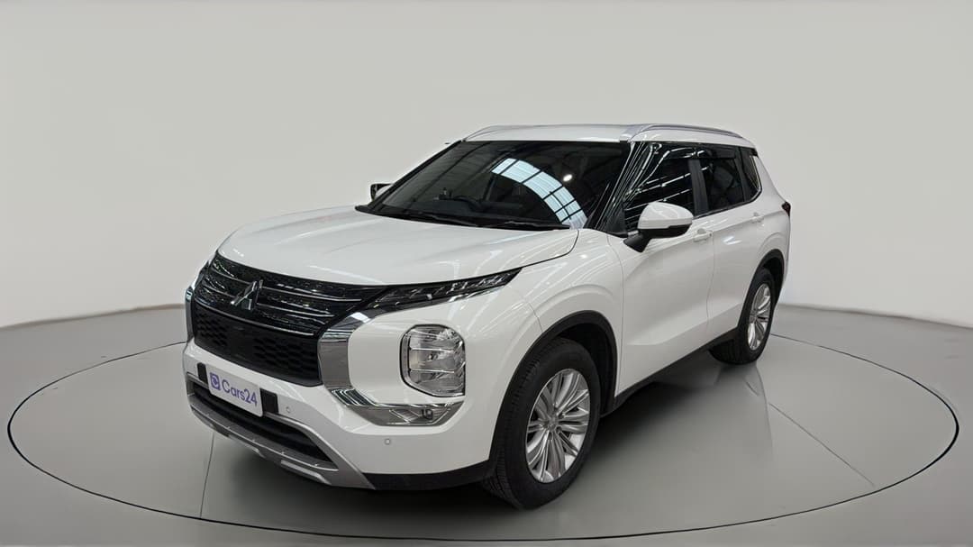 2023 Mitsubishi Outlander Ls 7 Seat (AWD), Automatic, 57976 km, Left Front Diagonal (45- Degree) View