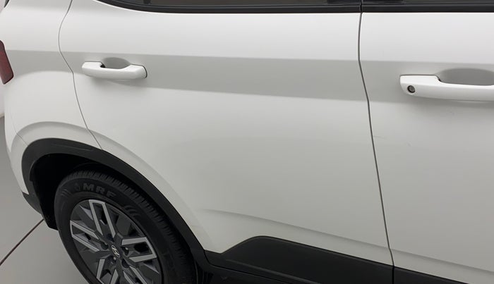 2022 Hyundai VENUE SX 1.5 CRDI, Diesel, Manual, 34,878 km, Right rear door - Minor scratches
