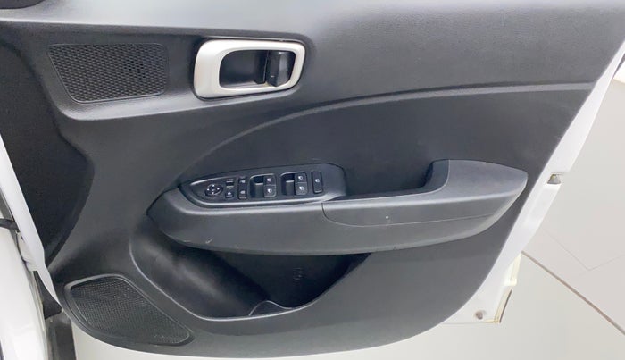 2022 Hyundai VENUE SX 1.5 CRDI, Diesel, Manual, 34,878 km, Driver Side Door Panels Control