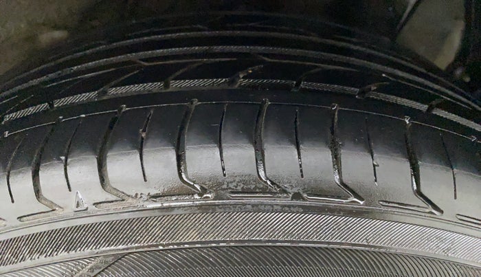 2021 Hyundai AURA S 1.2 CNG, CNG, Manual, 27,995 km, Right Front Tyre Tread