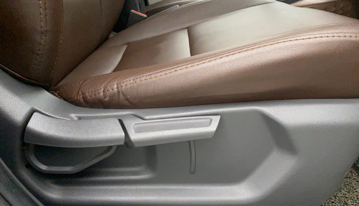 2021 Hyundai AURA S 1.2 CNG, CNG, Manual, 27,995 km, Driver Side Adjustment Panel