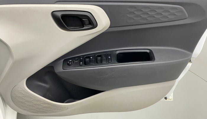 2021 Hyundai AURA S 1.2 CNG, CNG, Manual, 27,995 km, Driver Side Door Panels Control