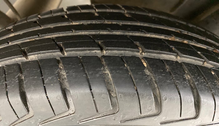 2018 Renault Kwid CLIMBER 1.0, Petrol, Manual, 29,258 km, Left Rear Tyre Tread