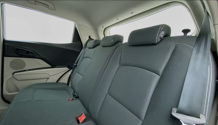 2020 Mahindra XUV300 1.5 W6 MT, Diesel, Manual, 13,222 km, Right Side Rear Door Cabin