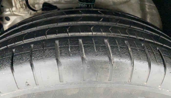 2020 Mahindra XUV300 1.5 W6 MT, Diesel, Manual, 13,222 km, Left Front Tyre Tread