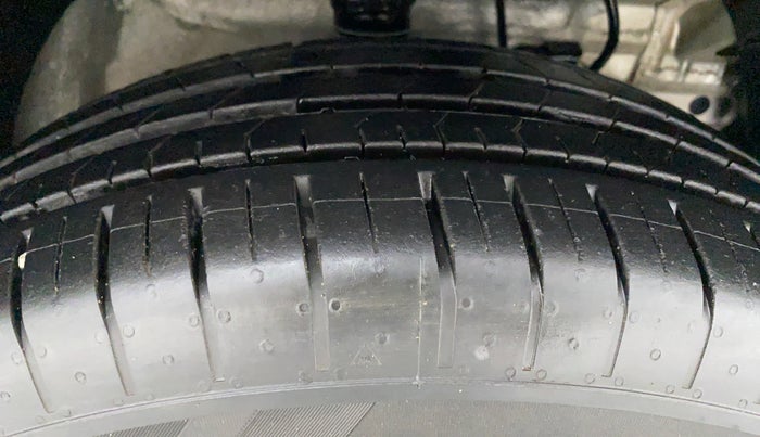 2020 Mahindra XUV300 1.5 W6 MT, Diesel, Manual, 13,222 km, Right Front Tyre Tread