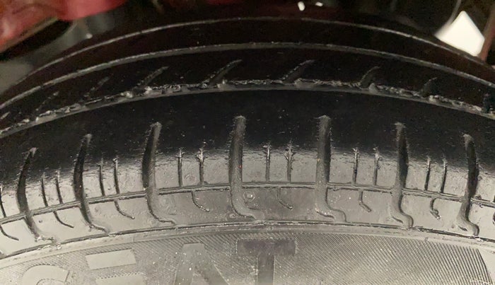 2016 Hyundai Eon ERA PLUS, Petrol, Manual, 61,474 km, Left Rear Tyre Tread