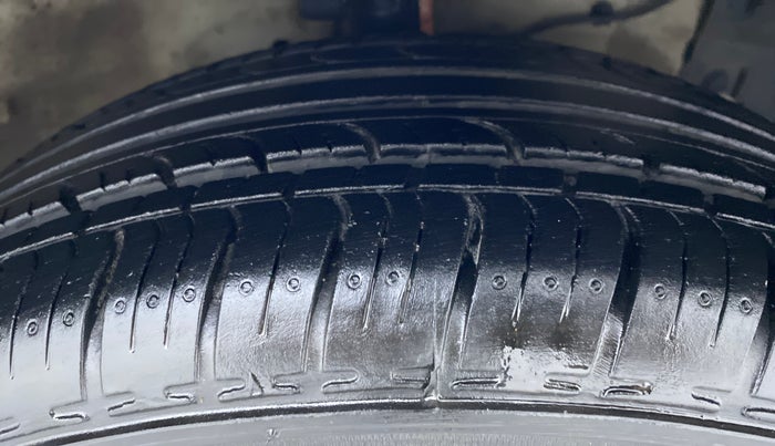 2017 Maruti Ciaz DELTA 1.3 DDIS SHVS, Diesel, Manual, 1,52,094 km, Right Front Tyre Tread