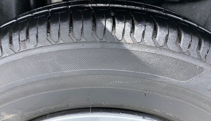 2018 Maruti Swift VXI D, Petrol, Manual, 17,897 km, Right Rear Tyre Tread