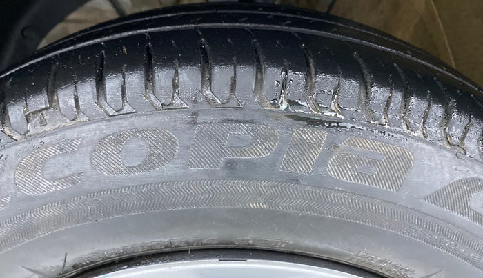 2018 Maruti Swift VXI D, Petrol, Manual, 17,897 km, Left Front Tyre Tread