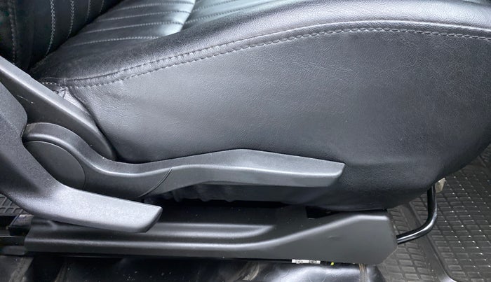 2018 Maruti Swift VXI D, Petrol, Manual, 17,897 km, Driver Side Adjustment Panel