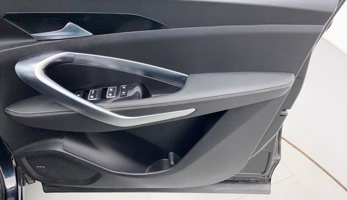 2019 MG HECTOR SHARP DCT PETROL, Petrol, Automatic, 28,870 km, Driver Side Door Panels Control