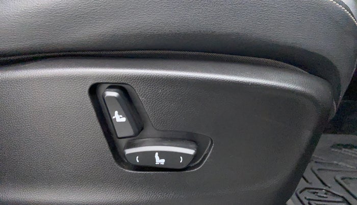 2019 MG HECTOR SHARP DCT PETROL, Petrol, Automatic, 28,870 km, Driver Side Adjustment Panel