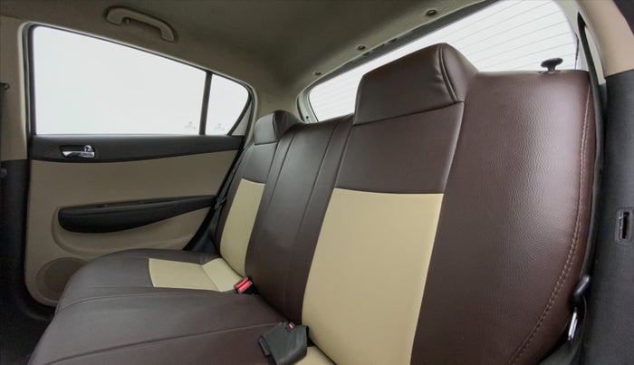 2013 Hyundai i20 MAGNA O 1.4 CRDI, Diesel, Manual, 1,09,269 km, Right Side Rear Door Cabin View