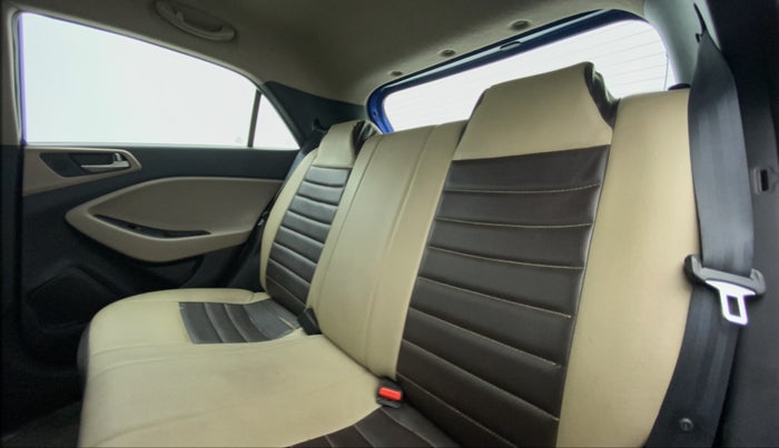 2015 Hyundai Elite i20 SPORTZ (O) 1.2, Petrol, Manual, 33,910 km, Right Side Rear Door Cabin