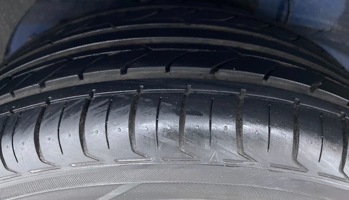 2015 Hyundai Elite i20 SPORTZ (O) 1.2, Petrol, Manual, 33,910 km, Right Rear Tyre Tread