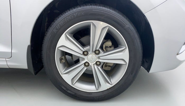 2018 Hyundai Verna 1.6 SX VTVT AT (O), Petrol, Automatic, 22,717 km, Right Front Wheel