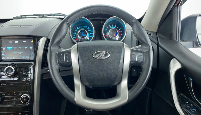 2019 Mahindra XUV500 W11, Diesel, Manual, 39,658 km, Steering Wheel Close Up